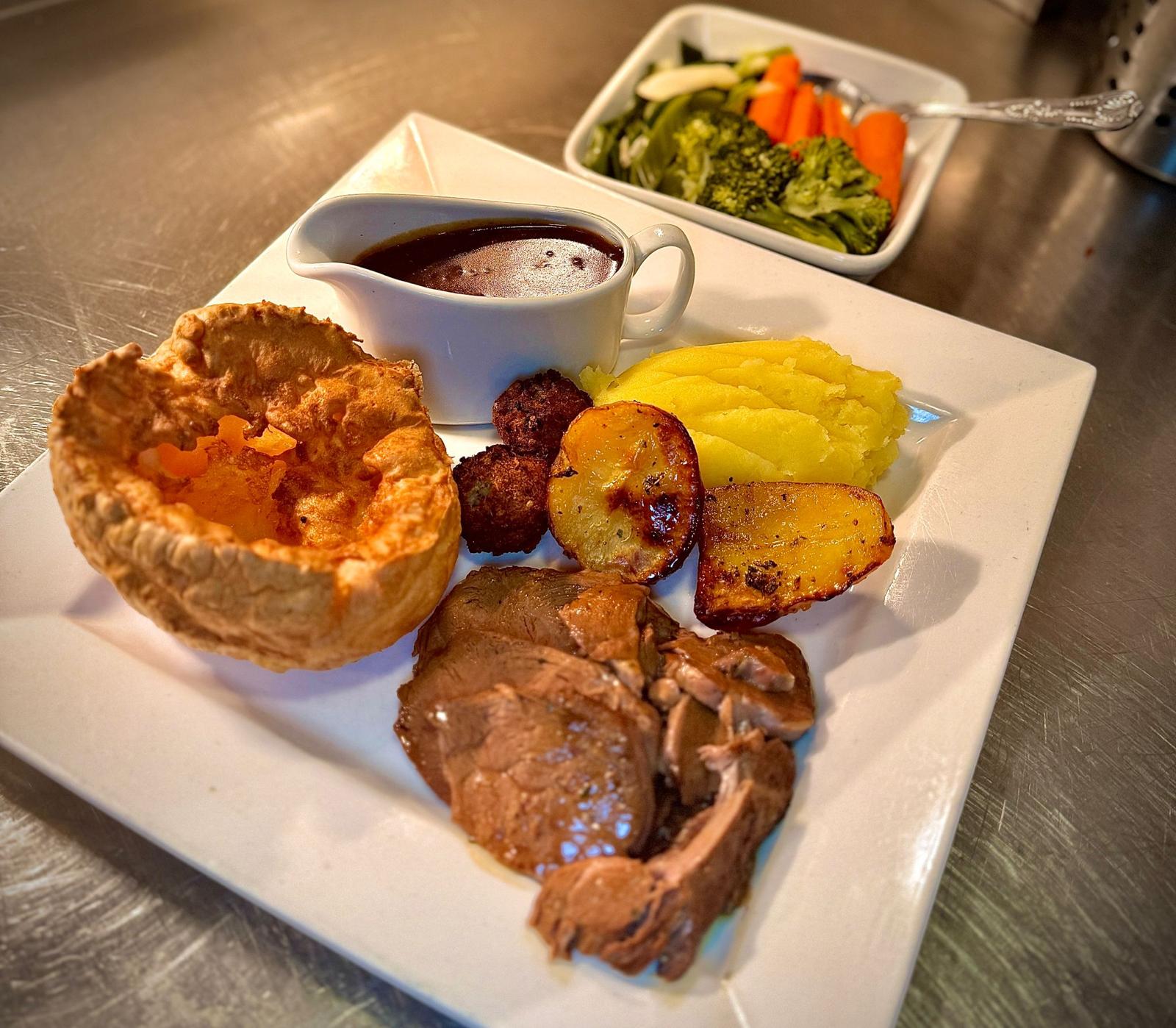 Sunday Roast at The Countryman
